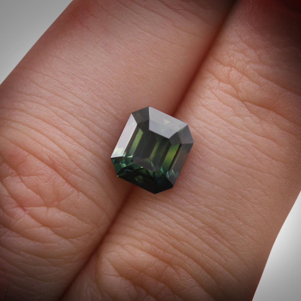 Smaragdgrüner Saphir | 3,32 ct | Grün | GIA | Ref. 718605