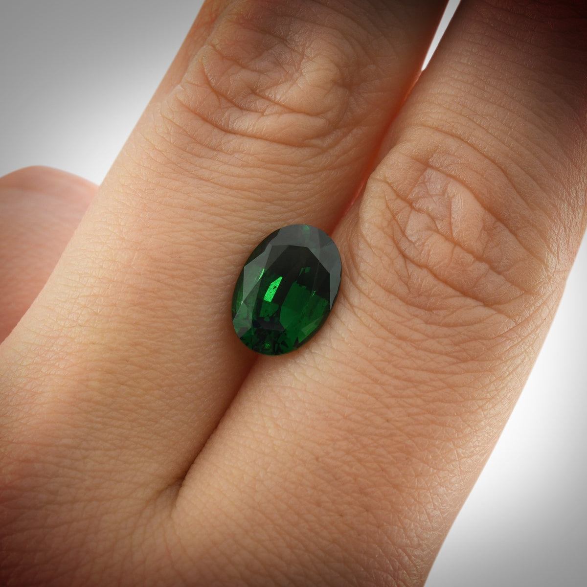 Ovaler Edelstein | 3,33 ct | Grün | GWLAB | Ref. 724253