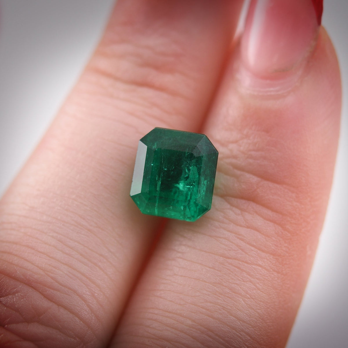 Smaragdgrün | 3,63 ct | Grün | CD | Ref. 713019