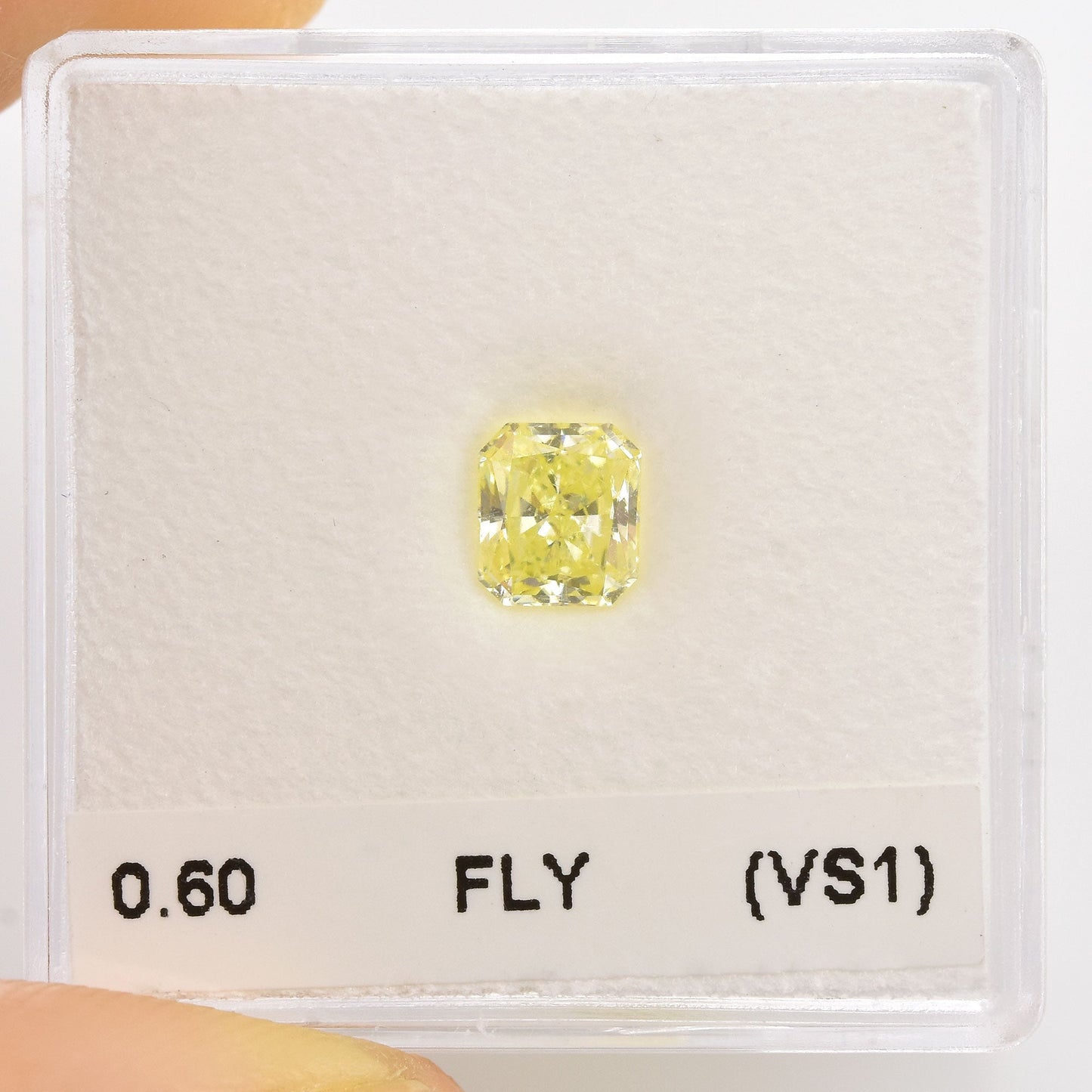 0,60 Karat Fancy Light Yellow Radiant (VS1)