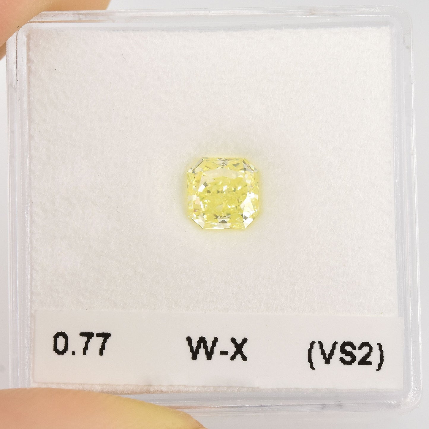 0,77 Karat W-X Radiant Diamant (VS2)