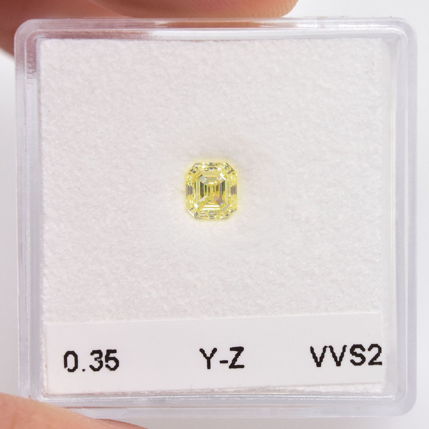 0,35 Karat Y-Z Smaragd-Diamant VVS2 IGI