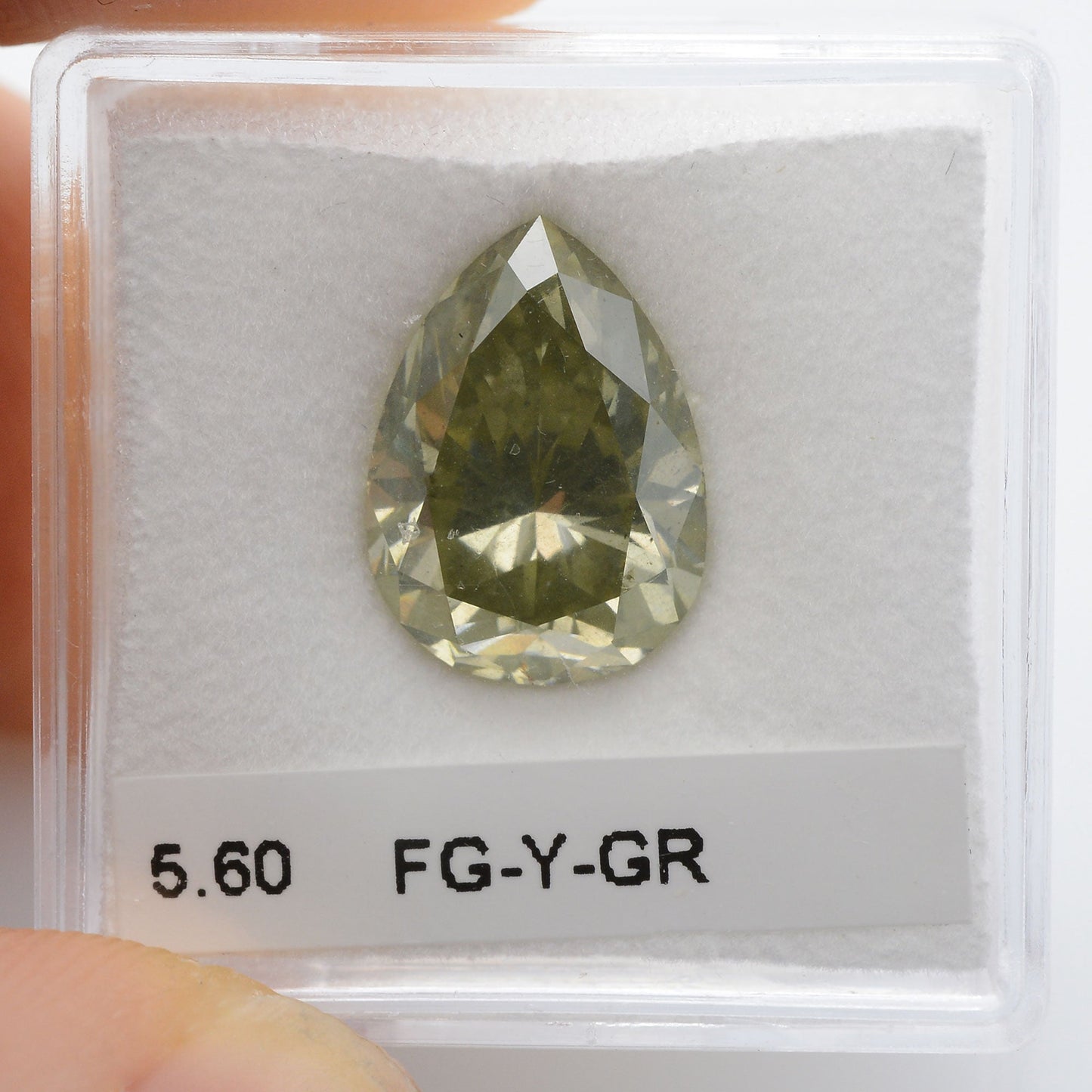 5,60 Karat Chamäleon-Birnen-Diamant (I1) GIA