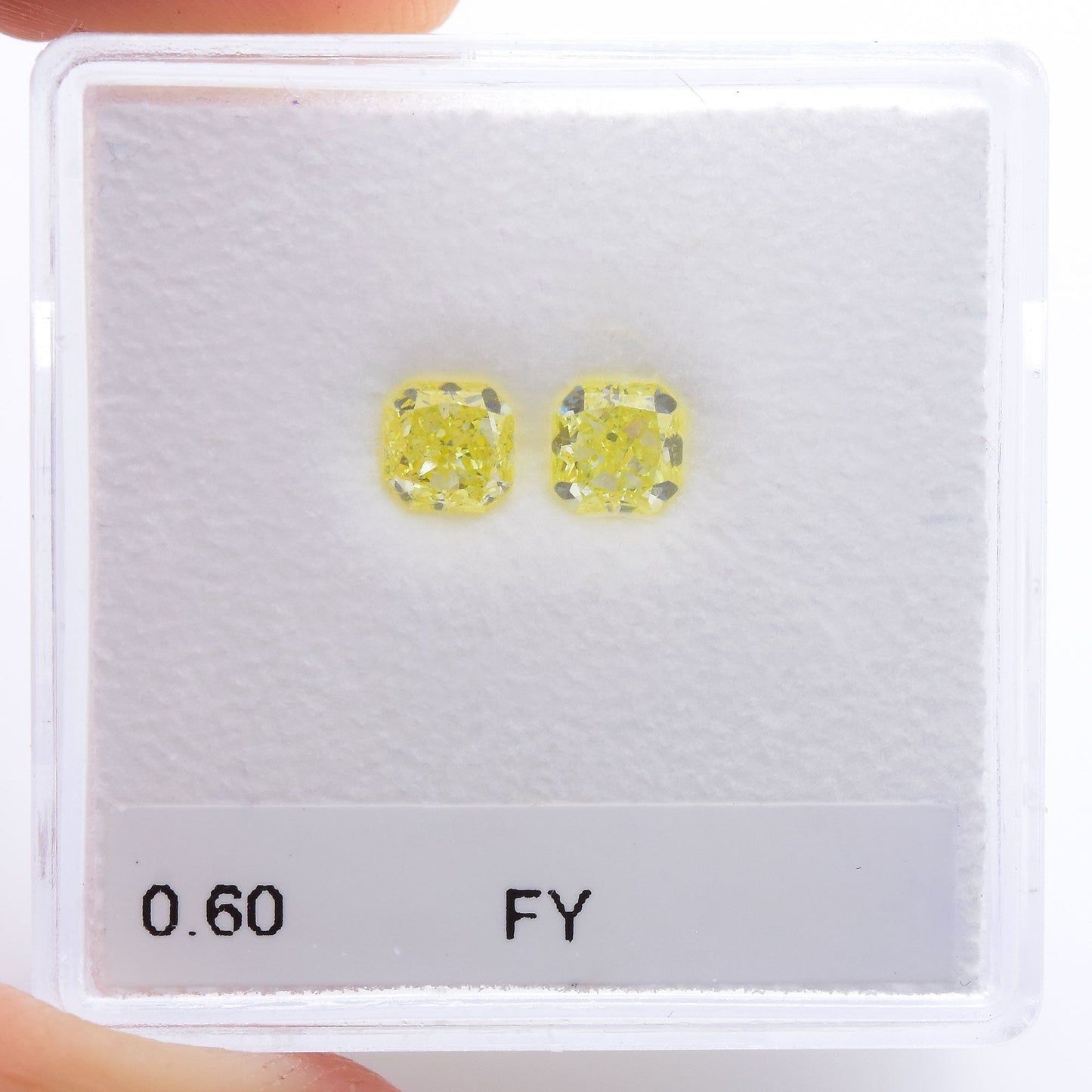 0,60 Karat Fancy Yellow Radiant Diamanten (I1)