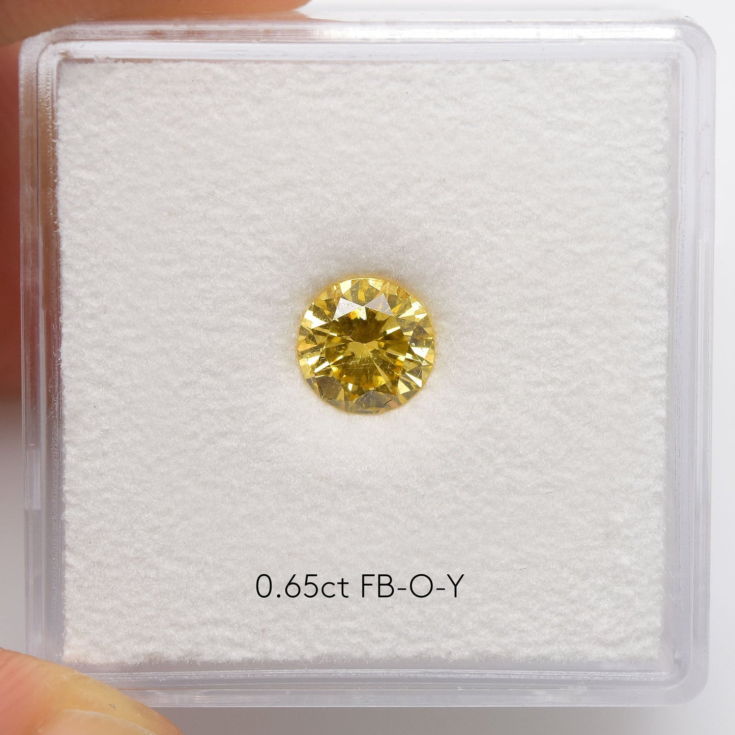0,65 Karat Fancy Brownish Orange Yellow Round Brilliant (I1) GIA