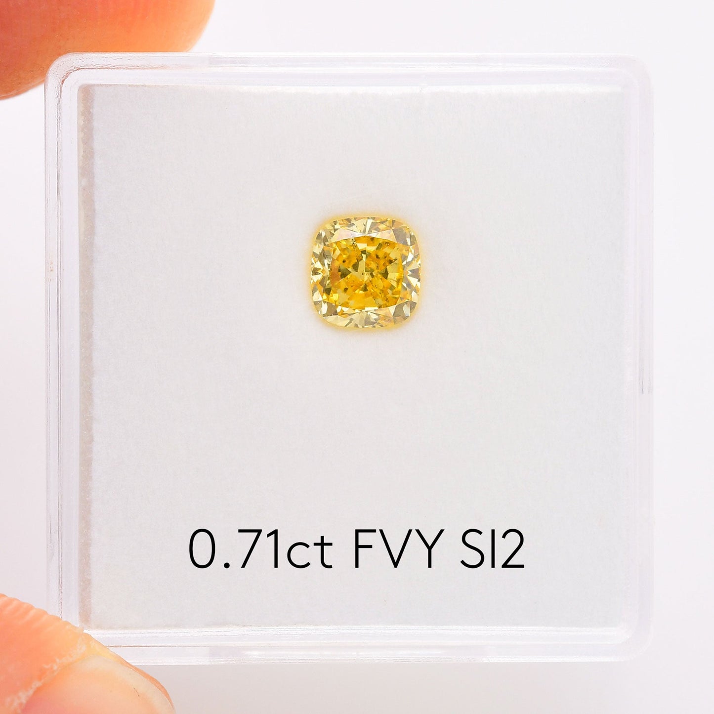 0,71 Karat Fancy Vivid Yellow Cushion Diamond SI2 GIA