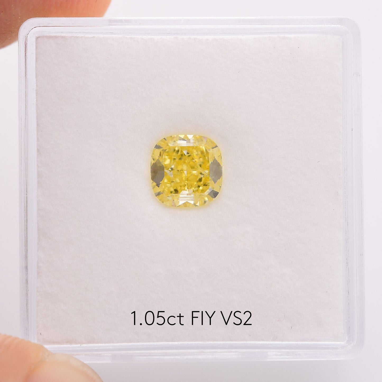 1,05 Karat Fancy Intense Yellow Cushion Diamond VS2 GIA