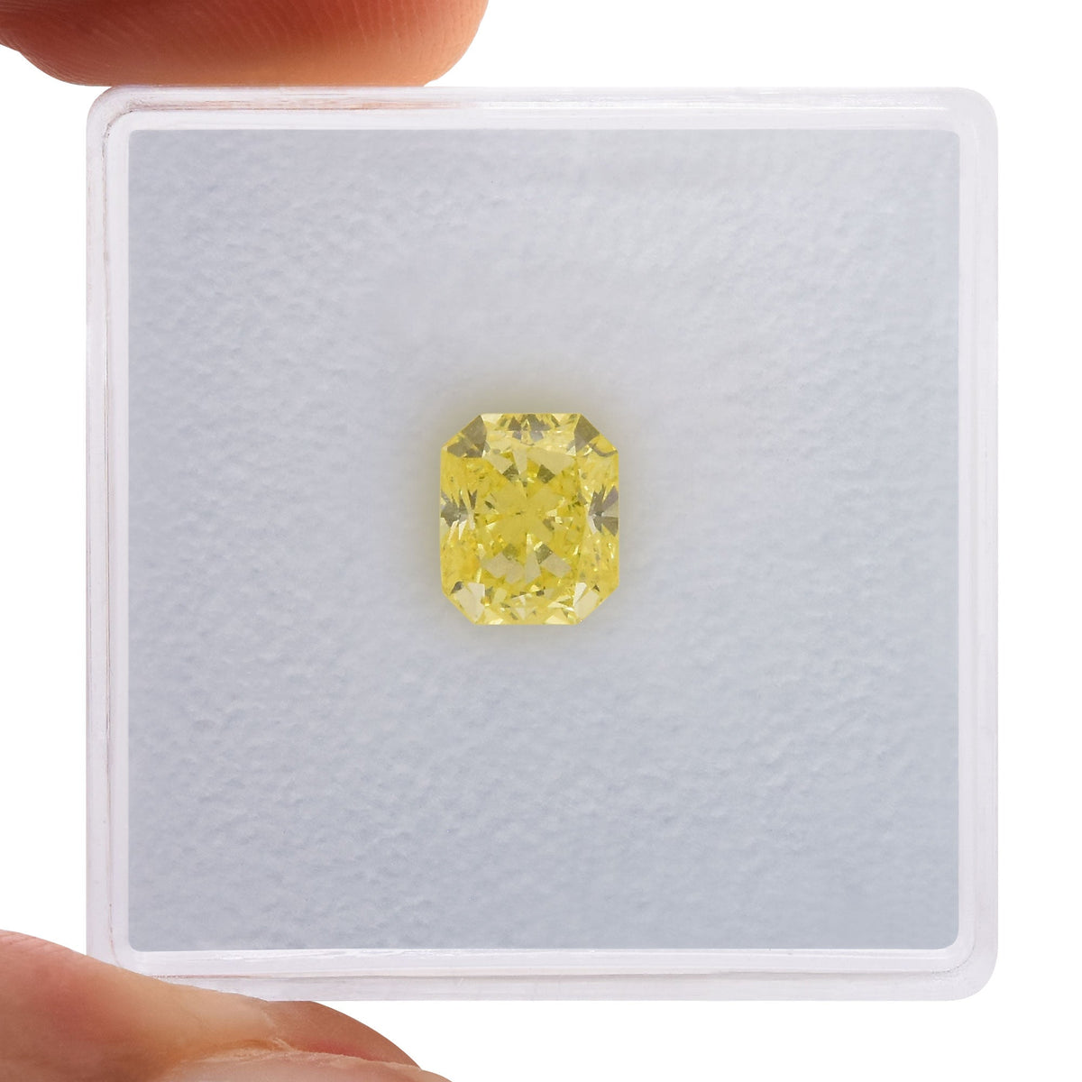 0,71 Karat Fancy Yellow Radiant VS1 GIA