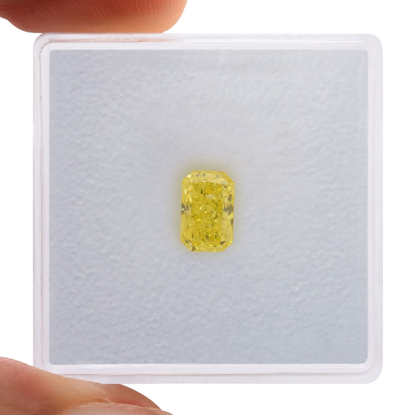 0,47 Karat Fancy Intense Yellow Radiant VVS2 GIA