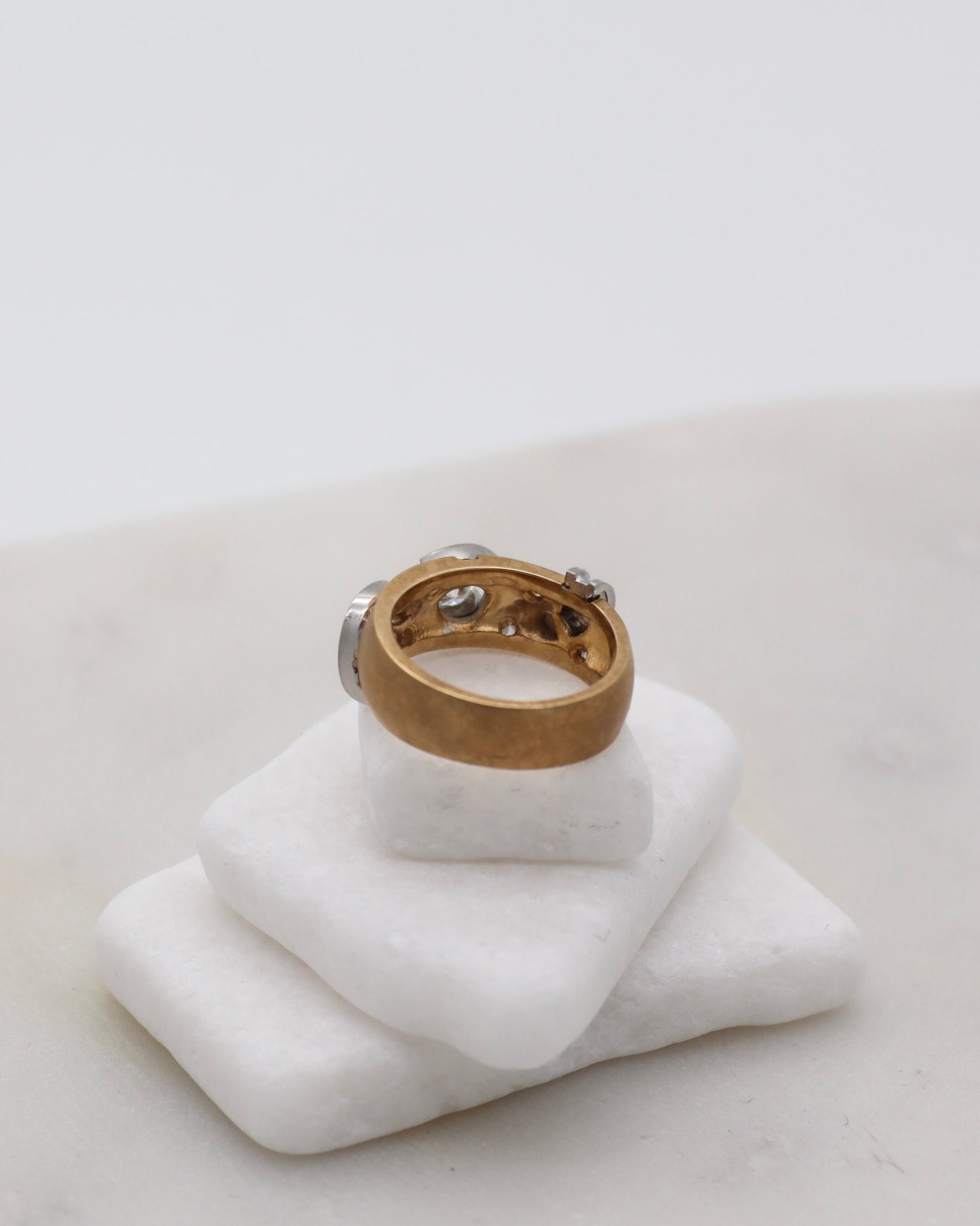 Vintage-Ring Sophia mit 1.10ct Brillanten & Princess Cut Diamanten, Wellenform in 585/-Gelb- & Weißgold – erhältlich in München und Augsburg