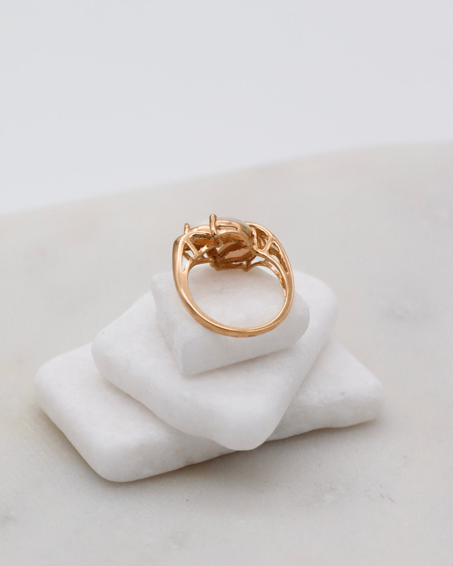 Vintage-Ring Teresa mit Opalen und Brillant im floralen Design
