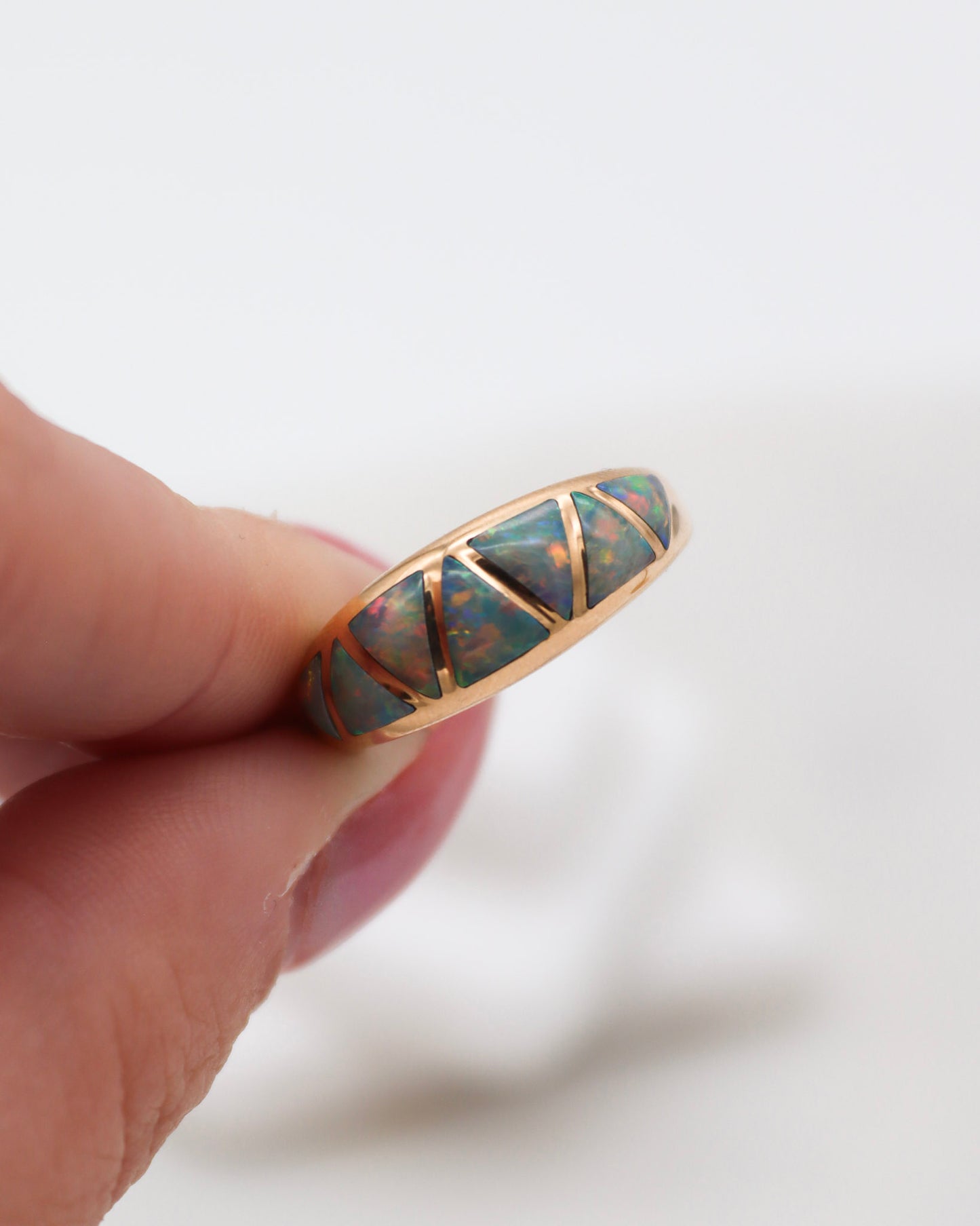 Vintage-Ring Gilian mit 0.35ct Opalen im Trillantschliff in 585/-Gelbgold – Mosaik-Look, erhältlich in München und Augsburg