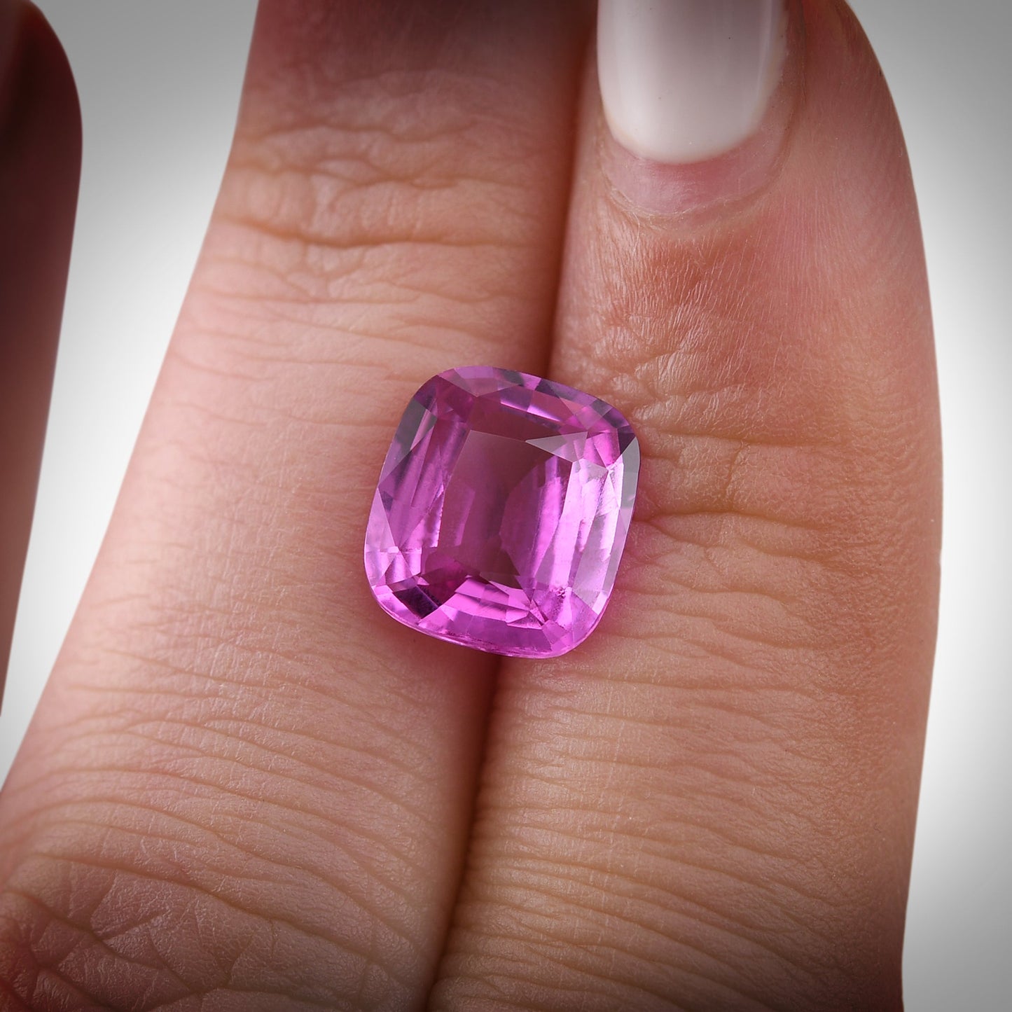 4,04 Karat rosafarbener MADAGASCAR Cushion Sapphire CD