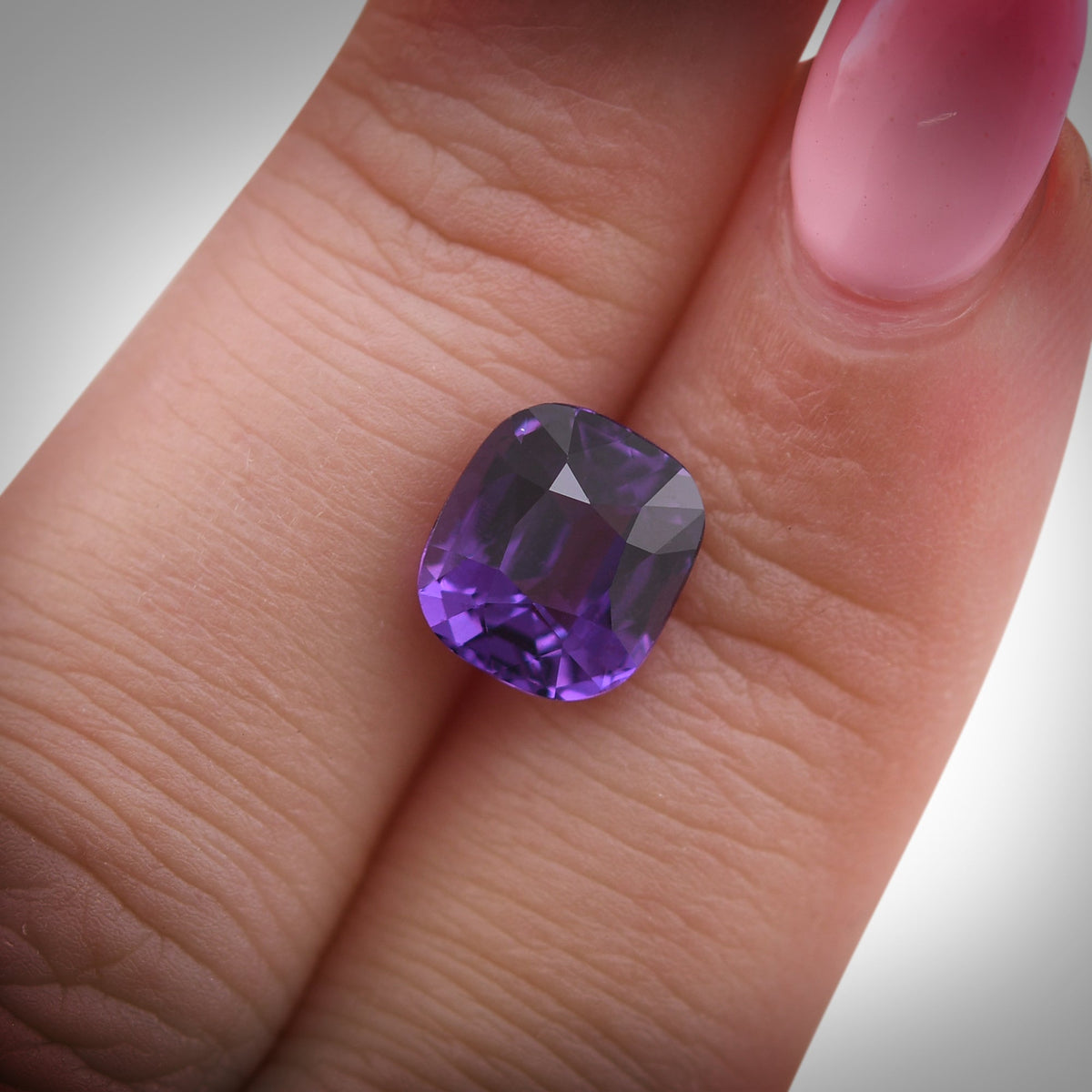 Cushion Sapphire | 4.04 ct | Purple | SSEF | Ref 723916