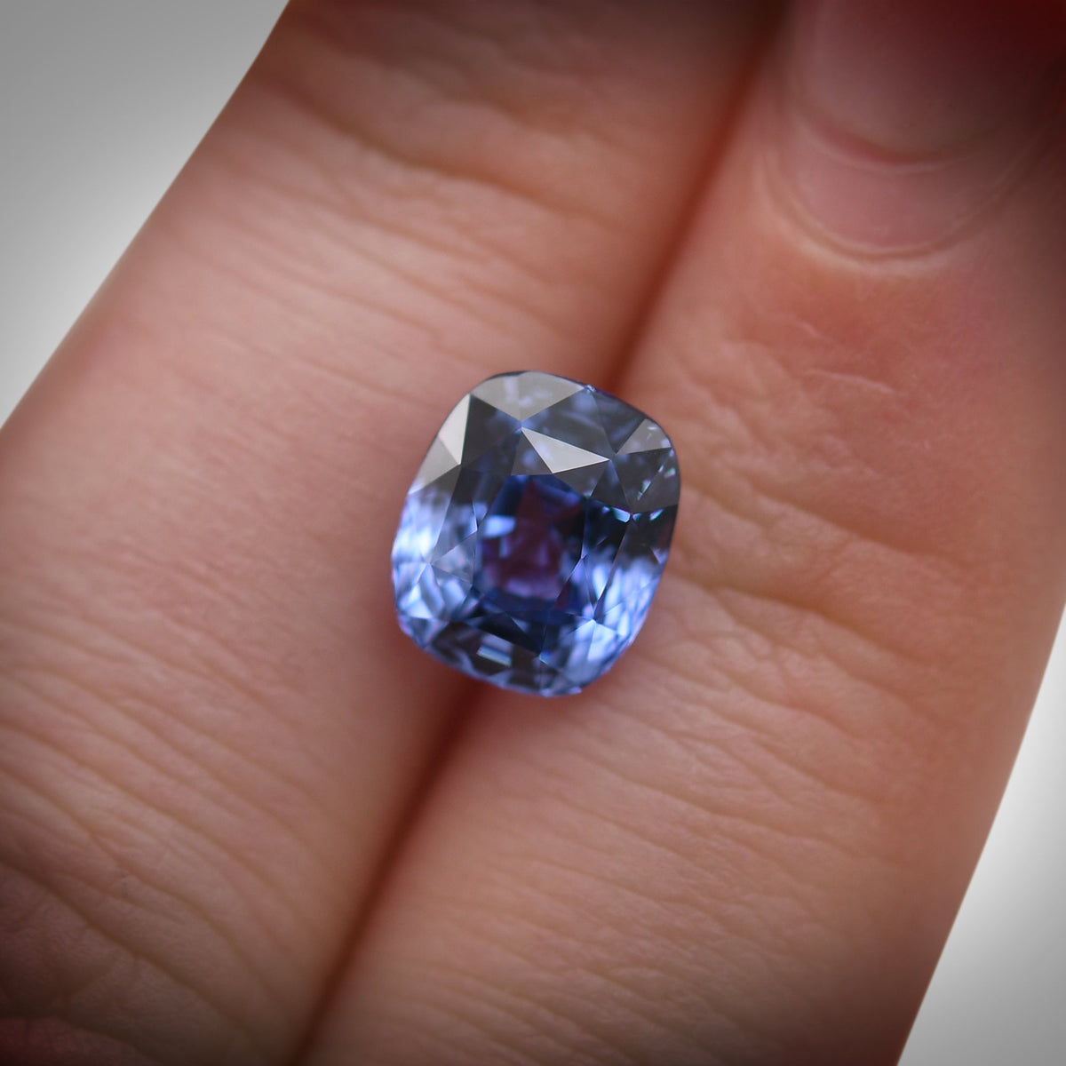 Kissenförmiger Saphir | 4,09 ct | Blau | GIA | Ref. 711348