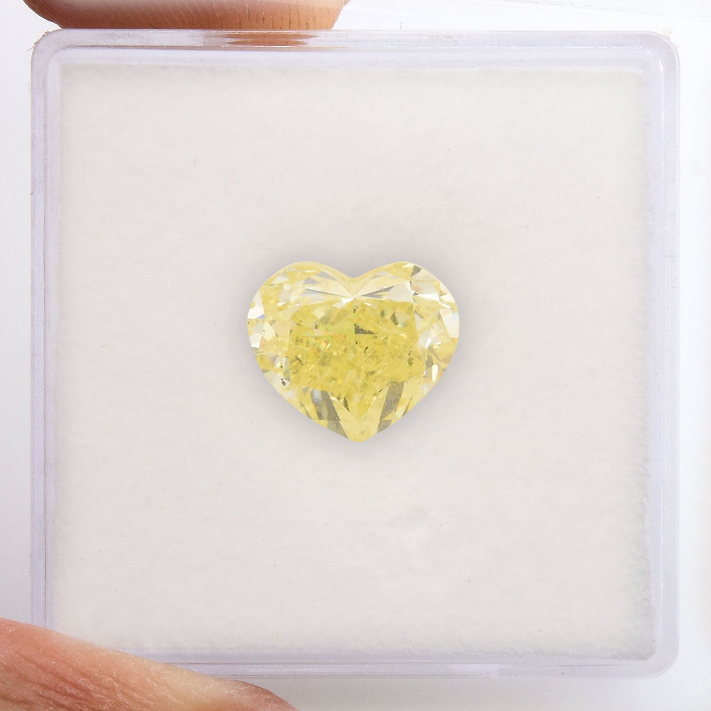 3,03 Karat Fancy Yellow Heart Diamant SI1 GIA