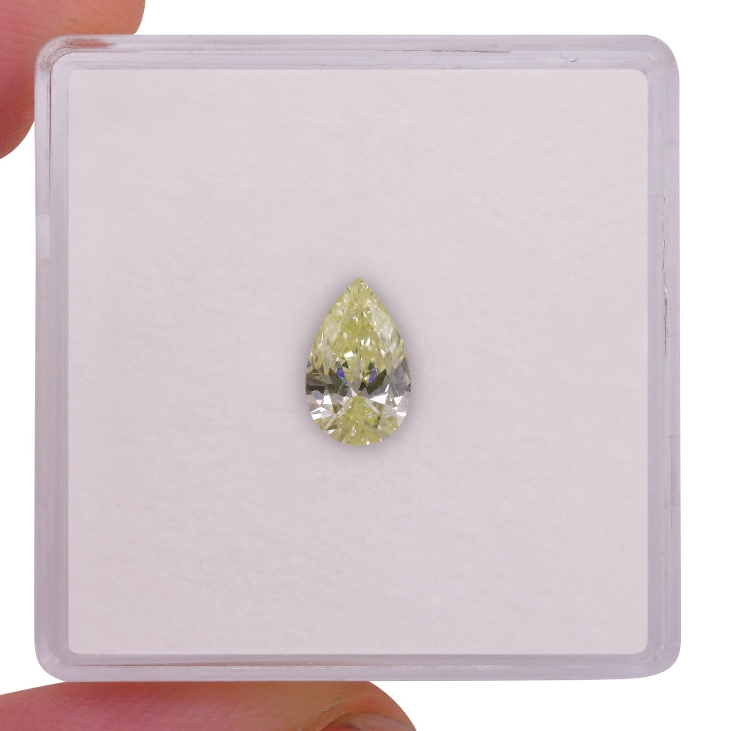 0,51 Karat Fancy Light Green Yellow Pear Diamond SI2 GIA