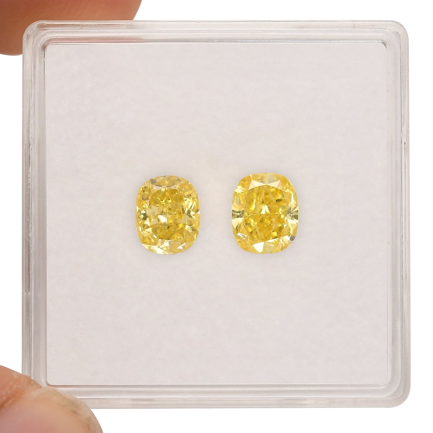 1,26 Karat Fancy Vivid Yellow Cushion Diamonds VS2