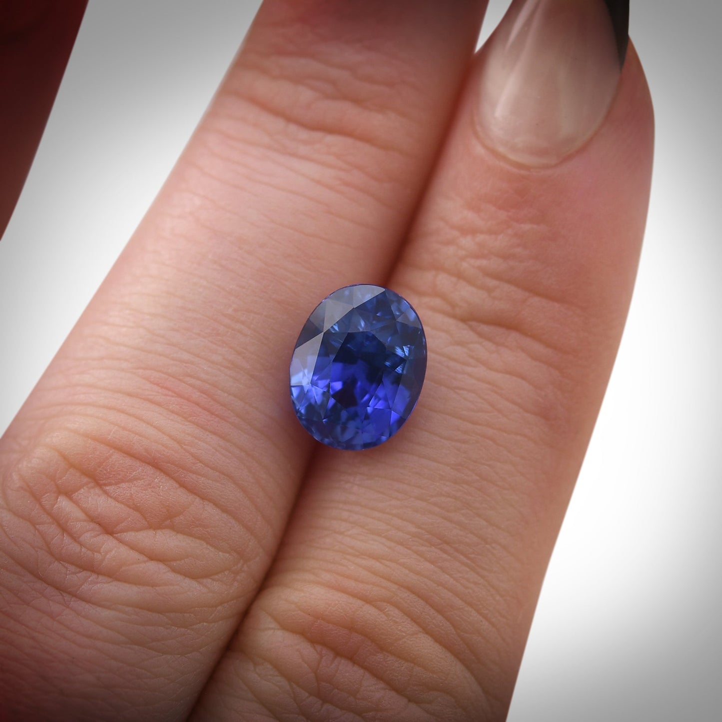 5,37 Karat blauer ovaler Saphir aus Sri Lanka (AGL)