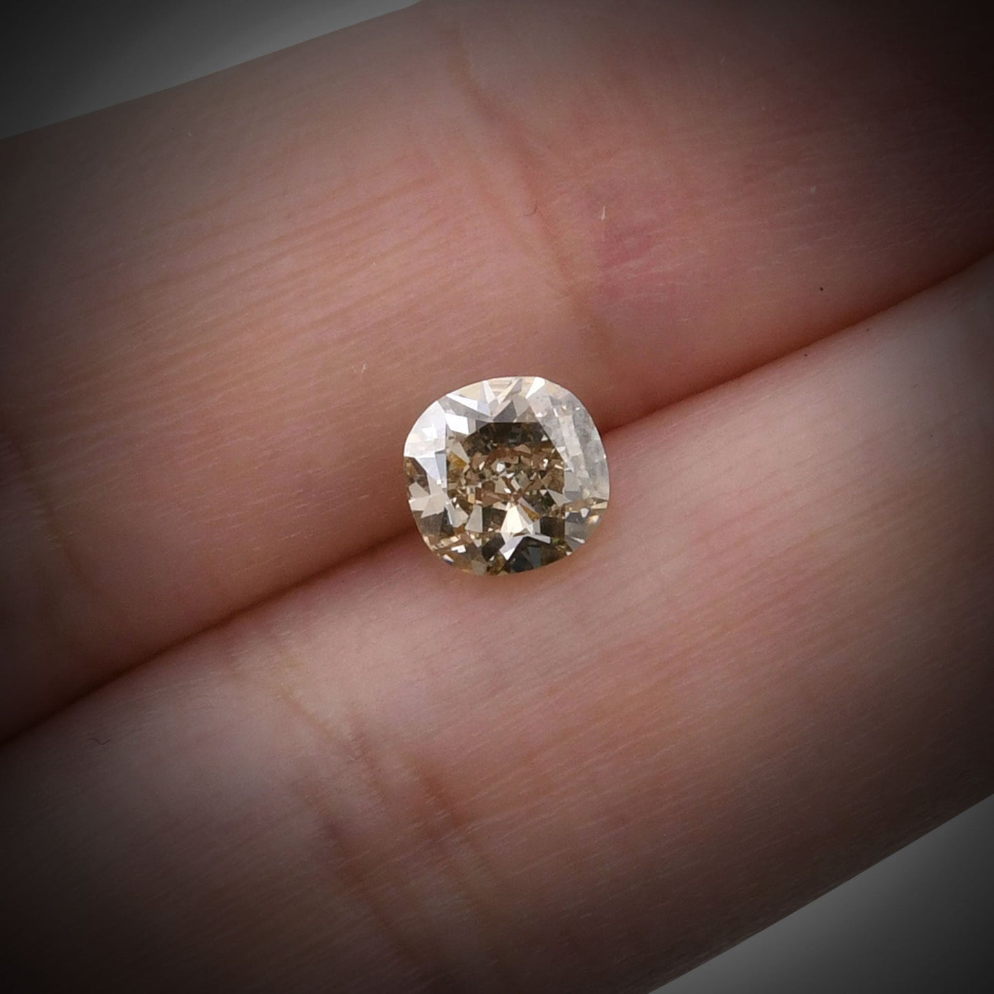 1,25 Karat Fancy Yellowish Brown Cushion Diamond VS2 GIA