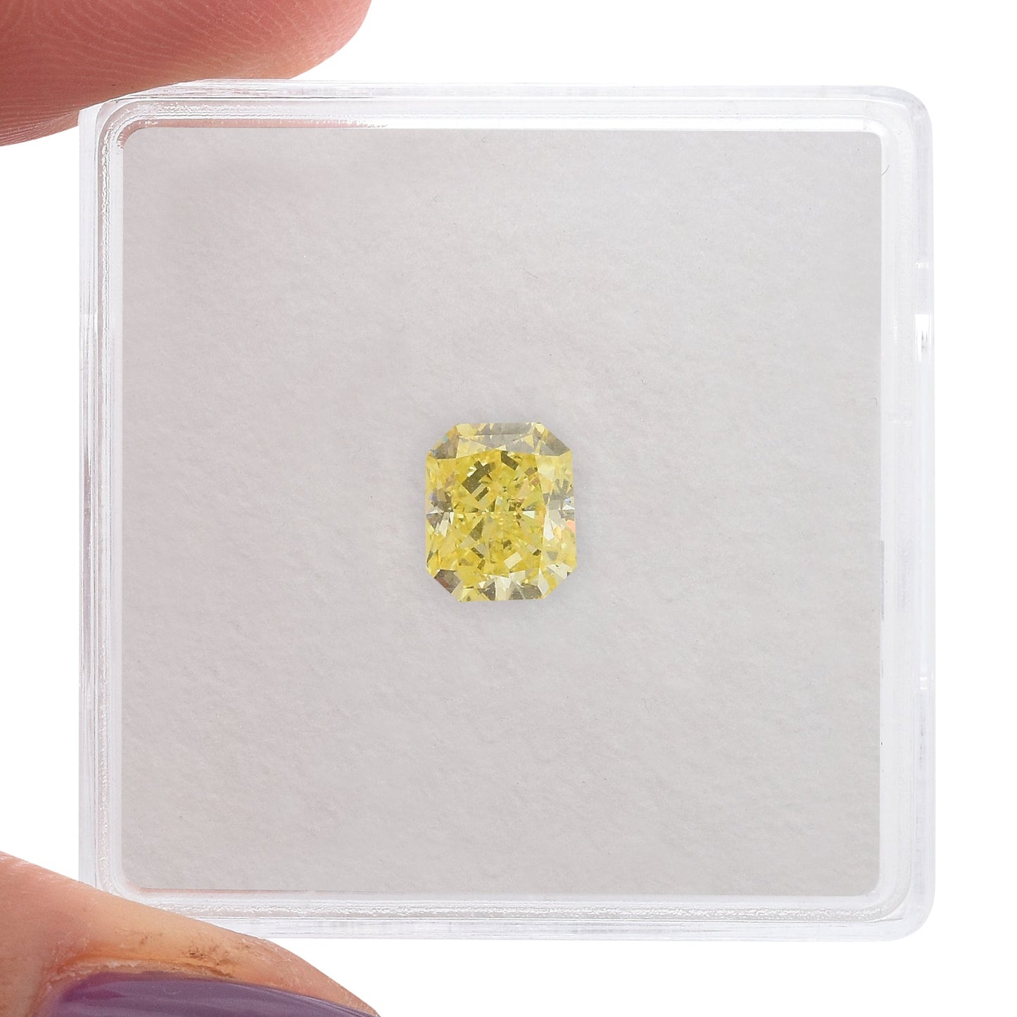 0,90 Karat Fancy Yellow Radiant VS1 GIA