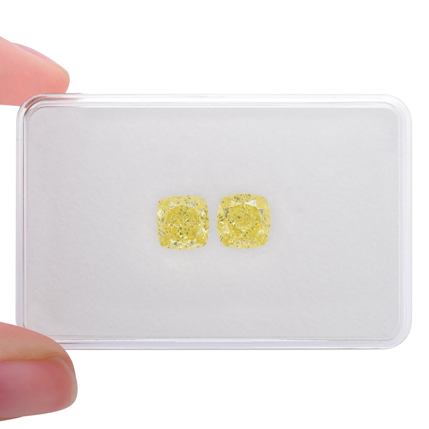 6,04 Karat Fancy Yellow Cushion Diamonds VS1