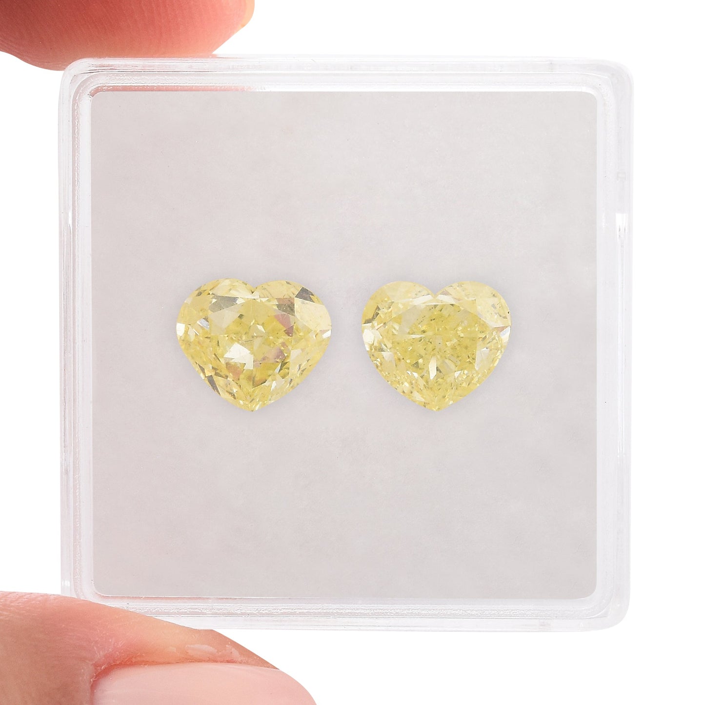 3,29 Karat Fancy Light Yellow Herz-Diamanten VS2