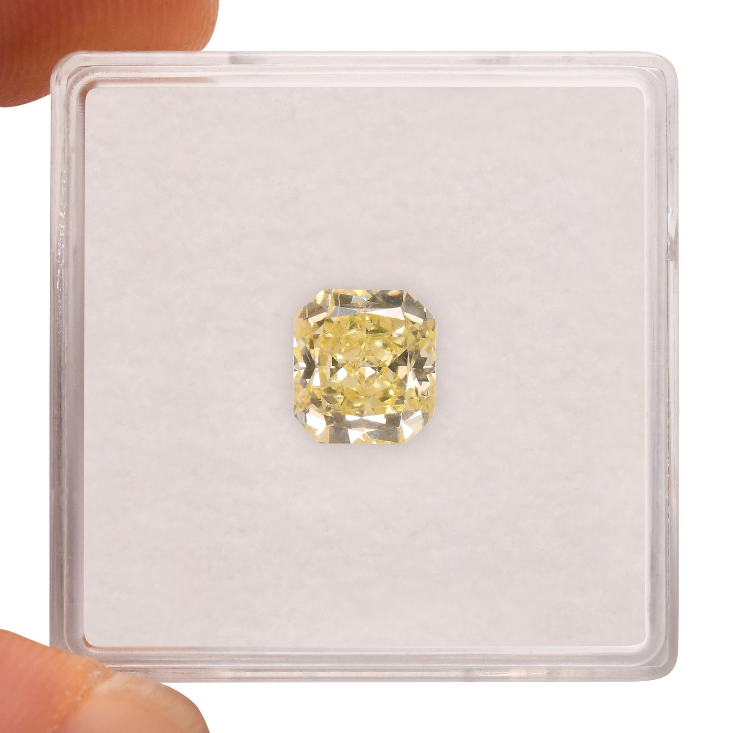 1,60 Karat Fancy Light Yellow Radiant VS1 GIA