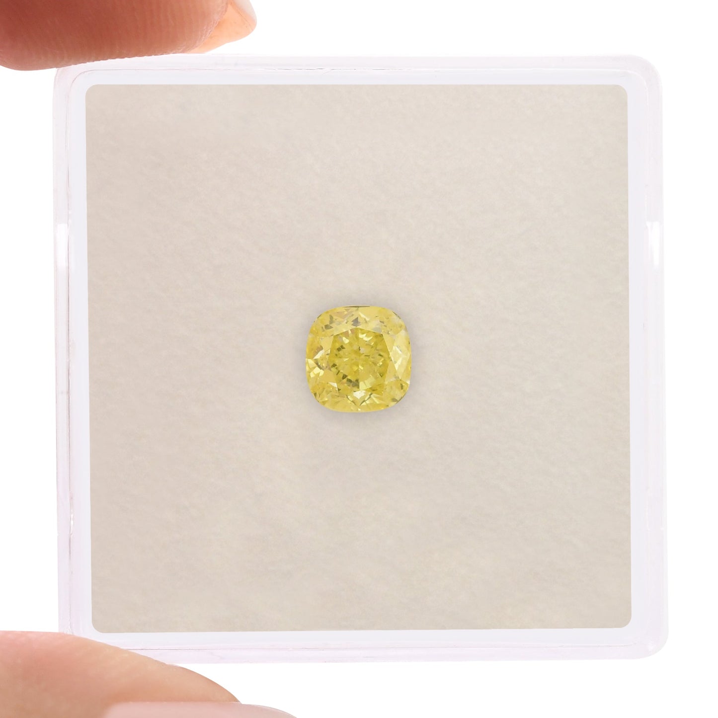0,64 Karat Fancy Intense Yellow Cushion Diamond VVS1 GIA