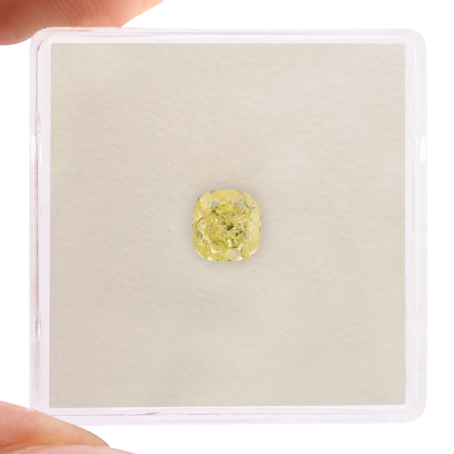 0,65 Karat Fancy Yellow Cushion Diamond VVS2 GIA