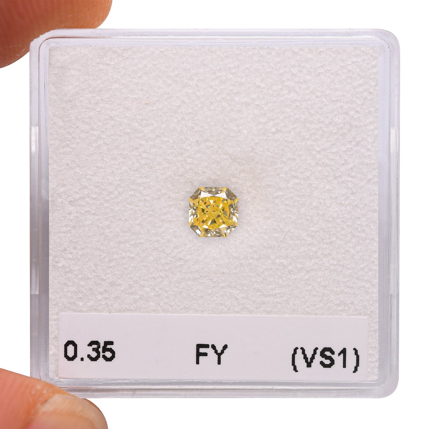 0,35 Karat Fancy Yellow Radiant (VS1)