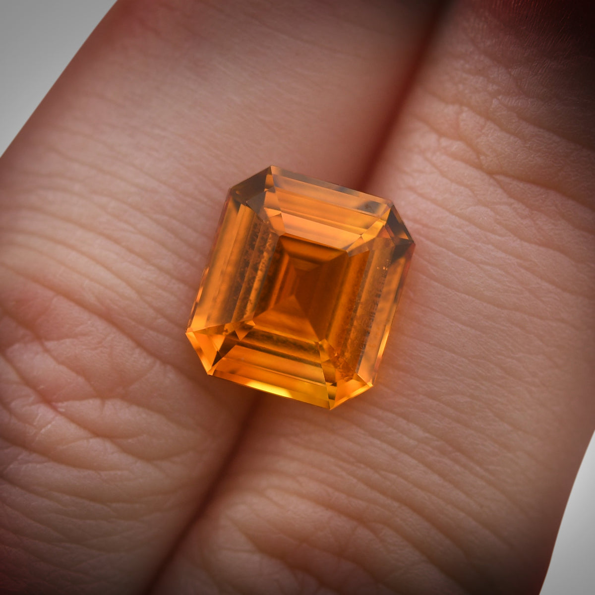 Smaragdgrüner Saphir | 6,19 ct | Orange | GIA | Ref. 718603