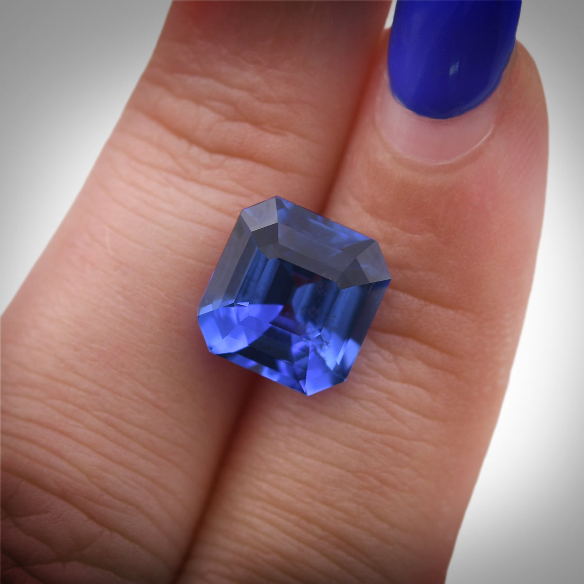 Smaragdgrüner Saphir | 6,61 ct | Blau | GIA | Ref. 722691