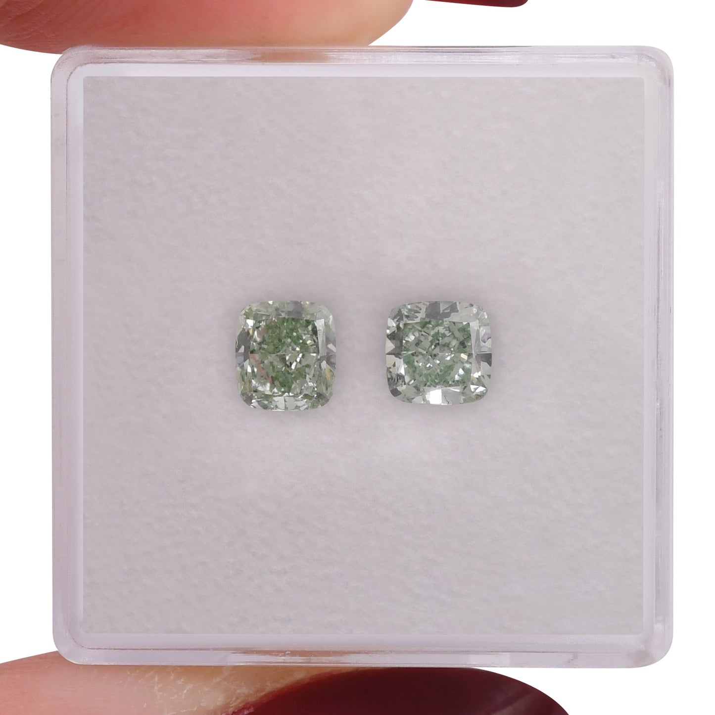 1,21 Karat Fancy Intense Green Cushion Diamonds SI2