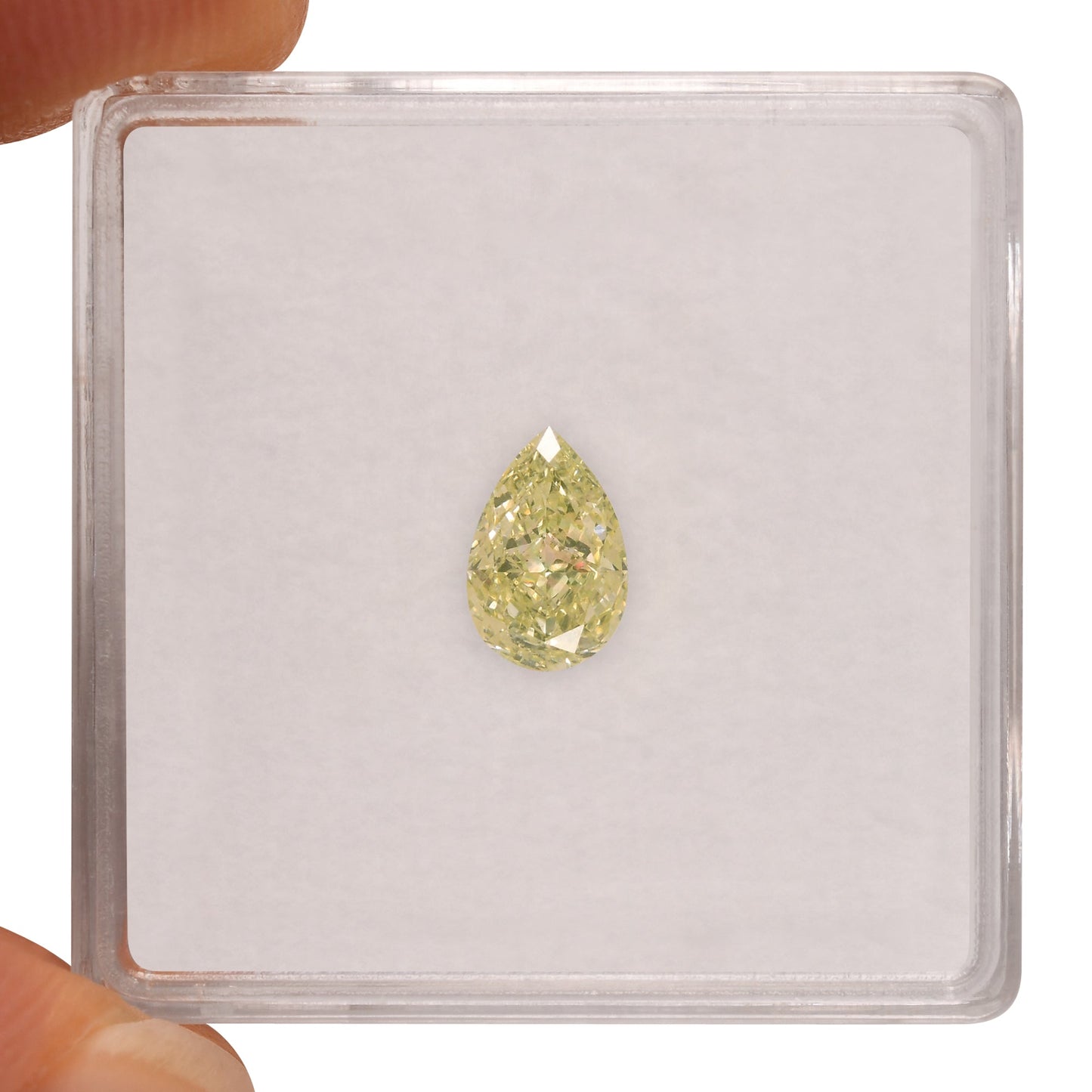 0,75 Karat Fancy Light Green Yellow Pear Diamond VS2 GIA