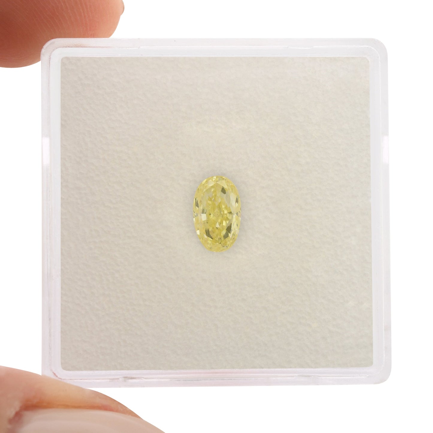 0,55 Karat Fancy Yellow Oval Diamond IF GIA