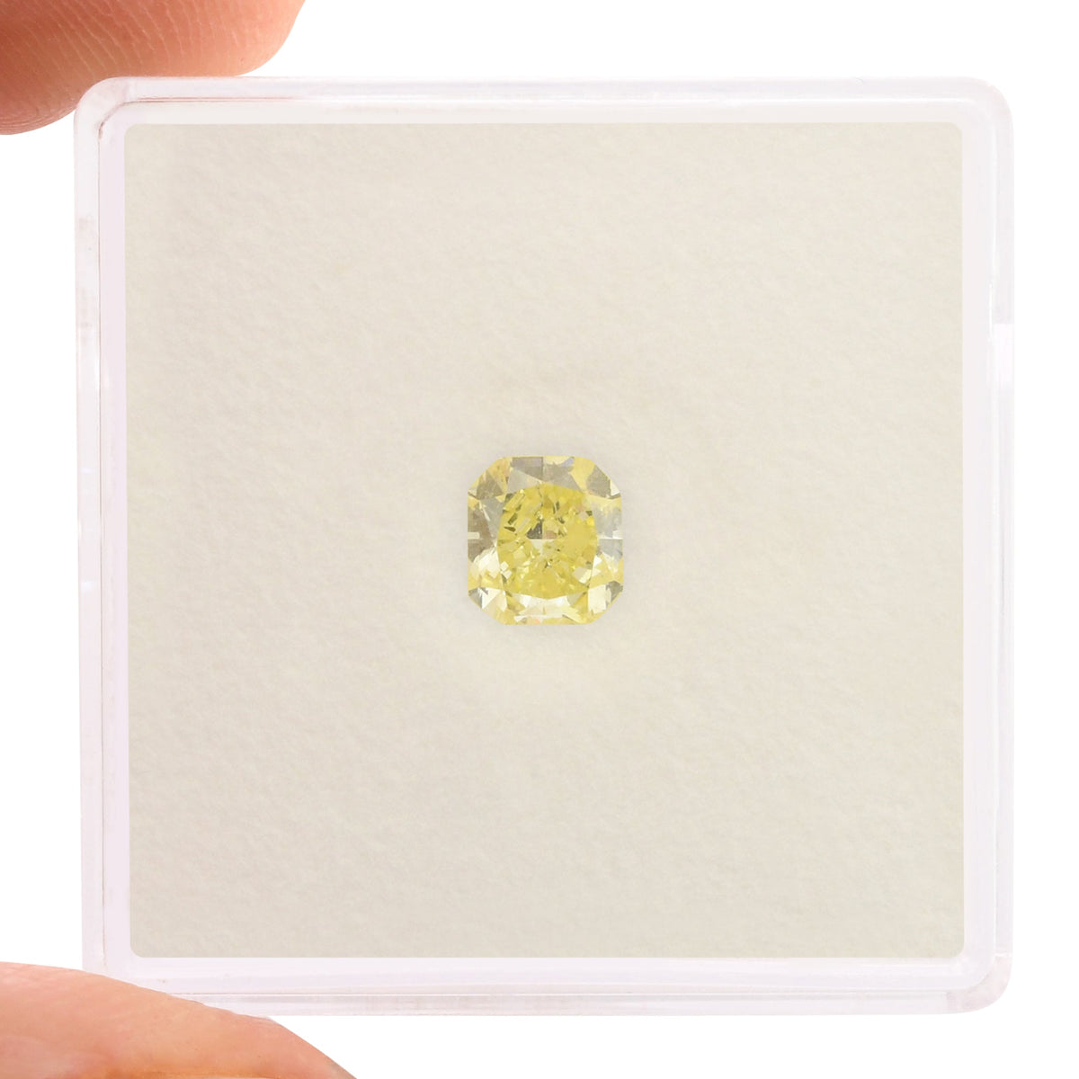 0,70 Karat Fancy Yellow Radiant VS2 GIA