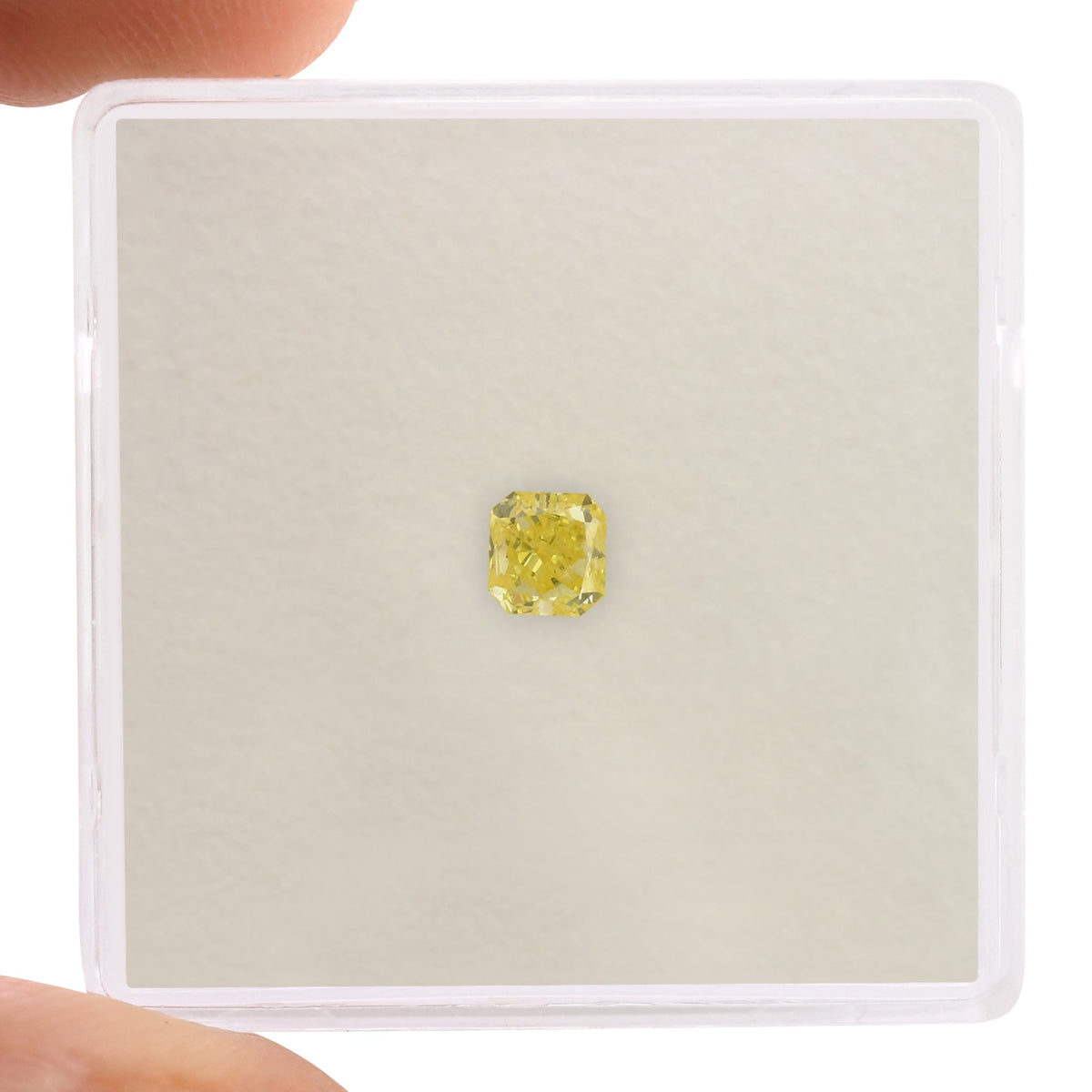 0,35 Karat Fancy Yellow Radiant (VS2)