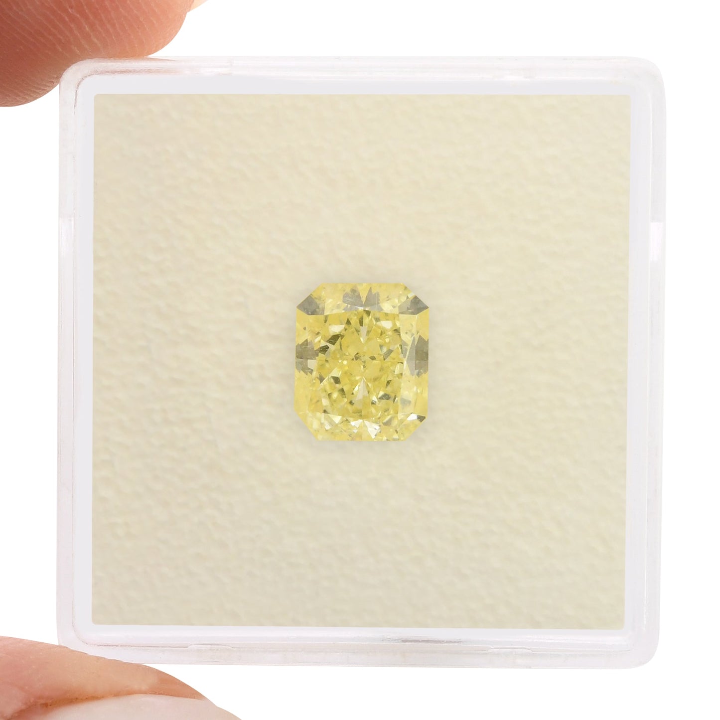 1,96 Karat Fancy Light Yellow Radiant VVS1 GIA