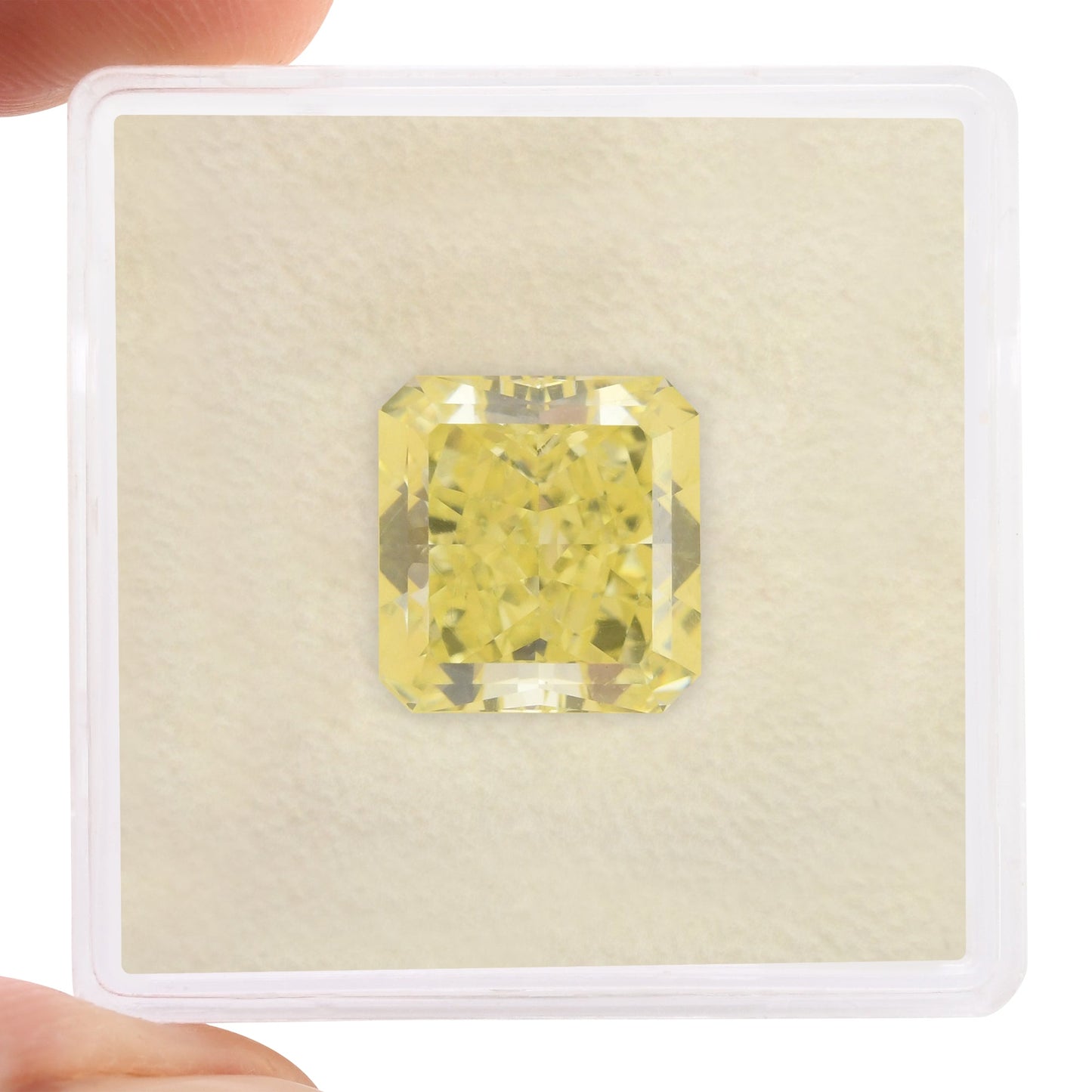 5,46 Karat Fancy Light Yellow Radiant VS1 GIA