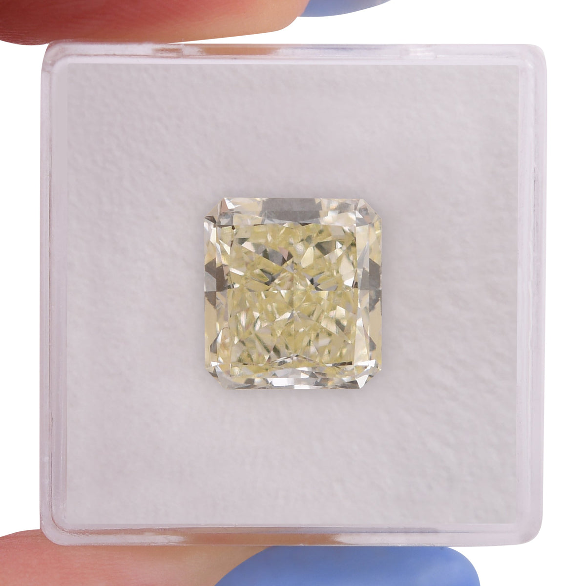 6,04 Karat strahlender U-V-Diamant VVS2 GIA