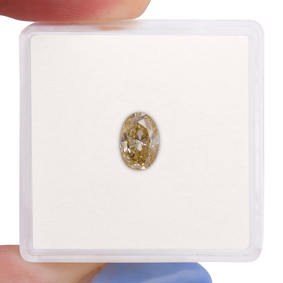 0,65 Karat Fancy Brownish Yellow Oval Diamond VVS2 GIA