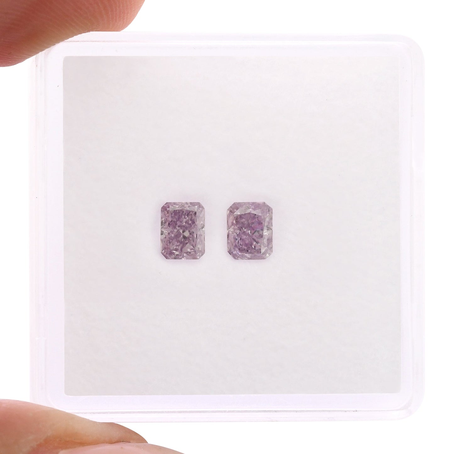 0,57 Karat Fancy Intense Pinkish Purple Radiant Diamonds VS2
