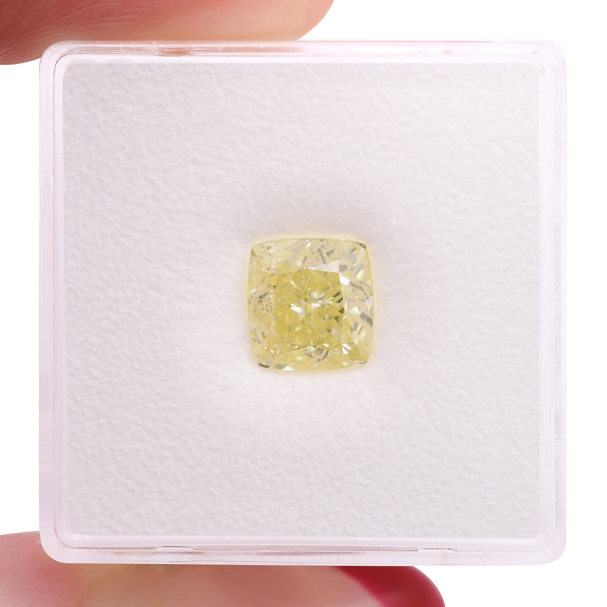 2,07 Karat Fancy Light Yellow Cushion Diamond VVS2 GIA
