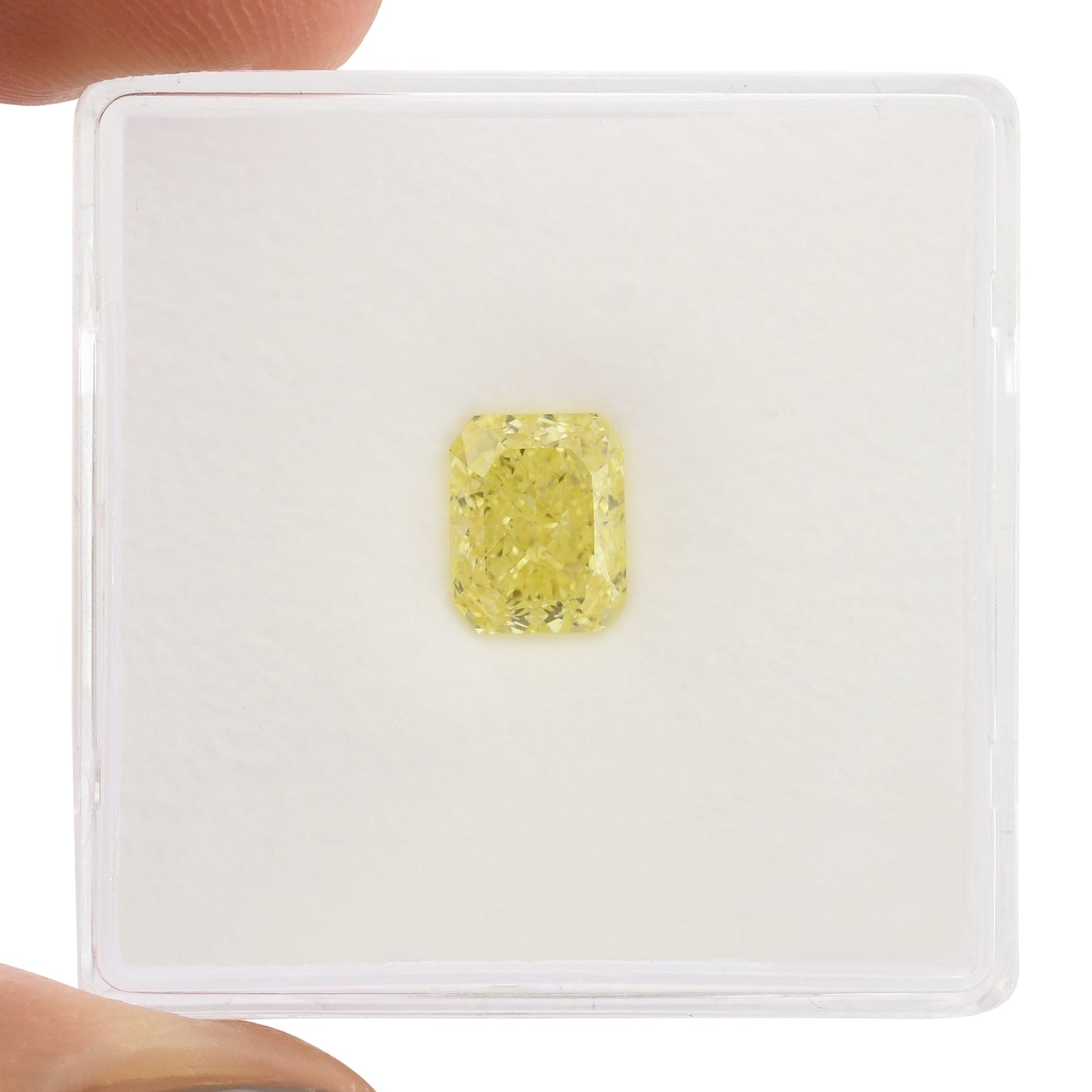 1,17 Karat Fancy Yellow Radiant IF GIA