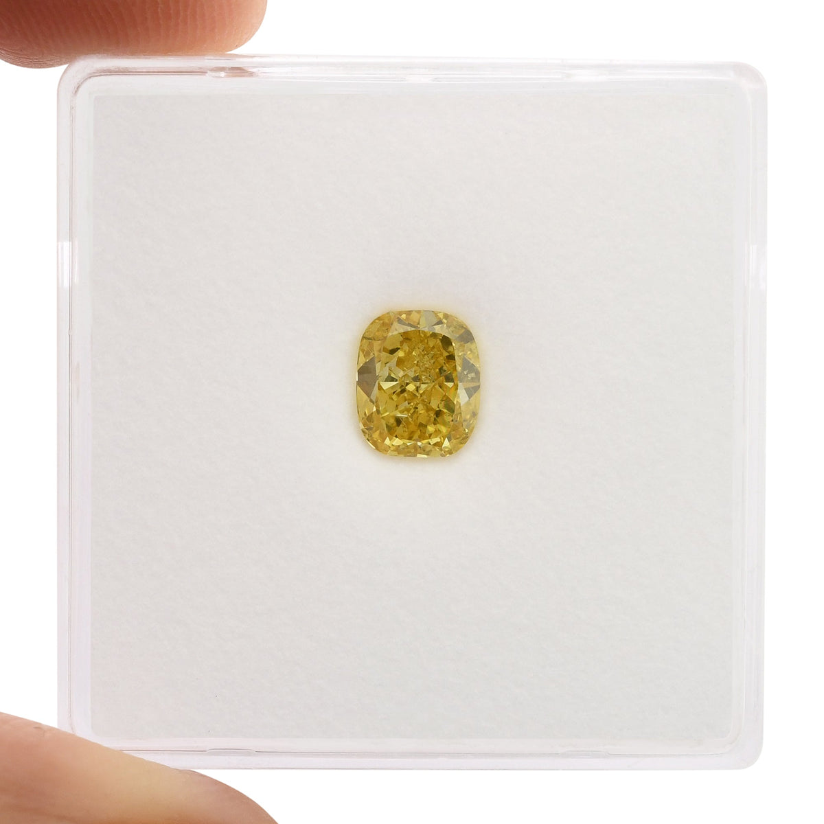 0,73 Karat Fancy Deep Yellow Cushion Diamond SI2 GIA
