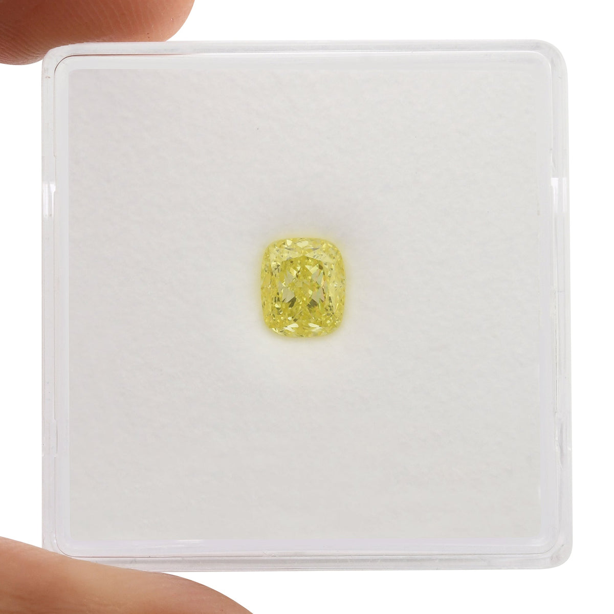 0,70 Karat Fancy Yellow Cushion Diamond VS1 GIA