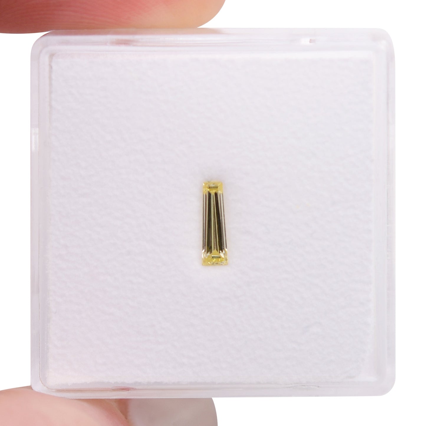 0,17 Karat Fancy Yellow Taper Diamant VVS2 GIA