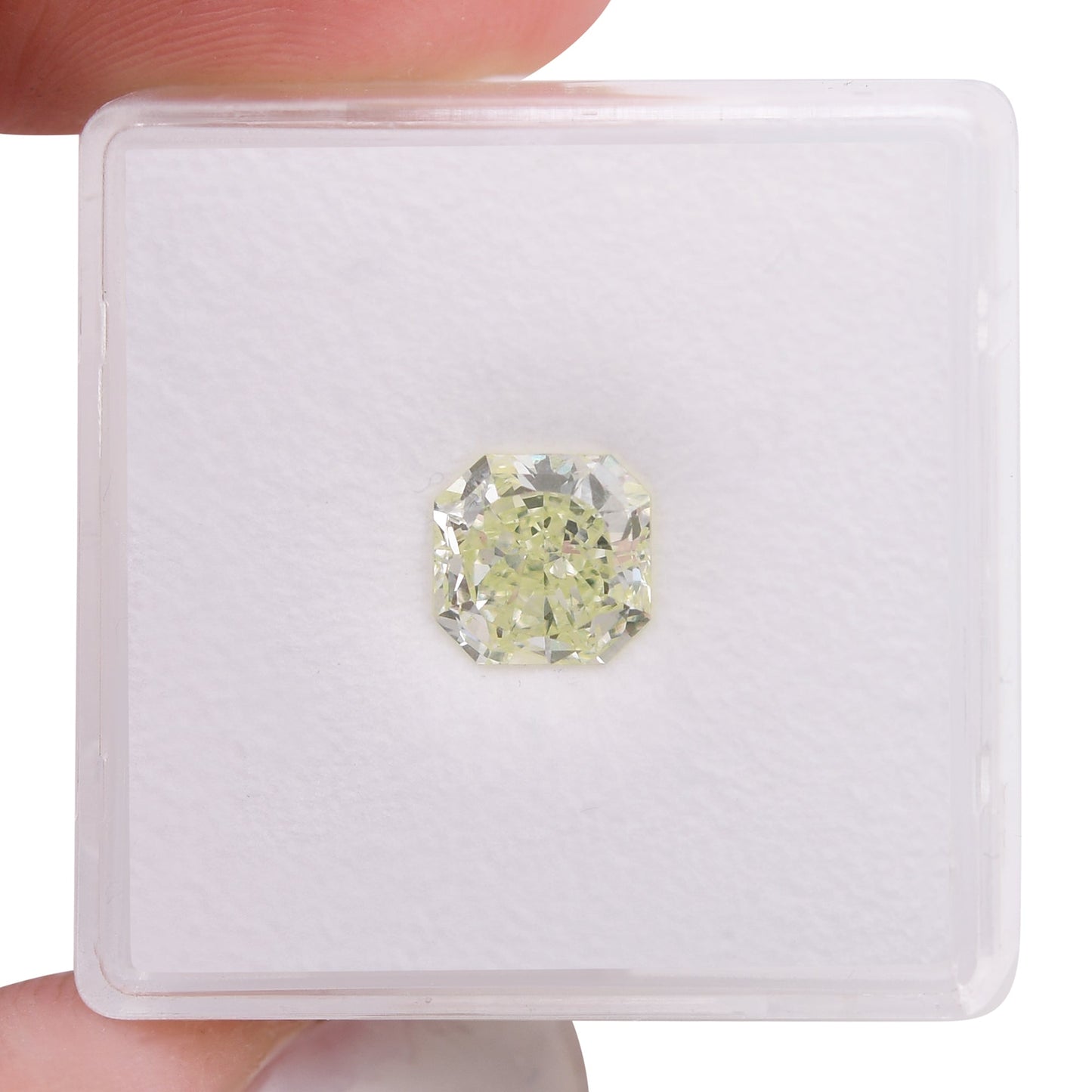 1,46 Karat Fancy Light Yellow Green Radiant Diamant VS2 GIA