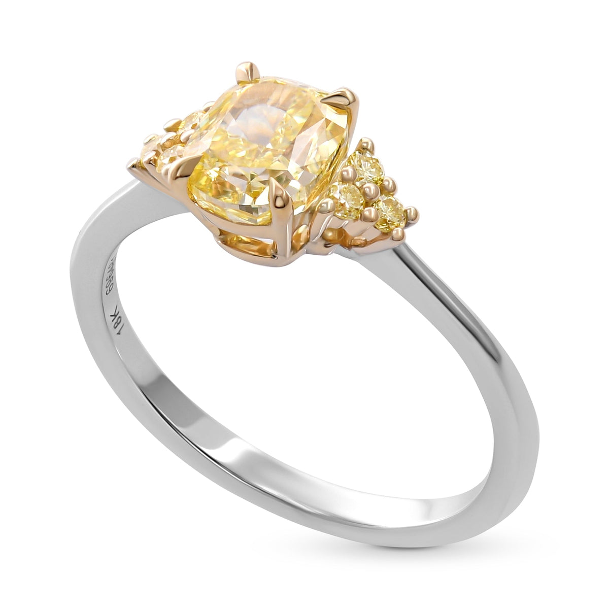 Ring mit Seitensteinen | 18 Karat Gold | GIA | Ref 696481